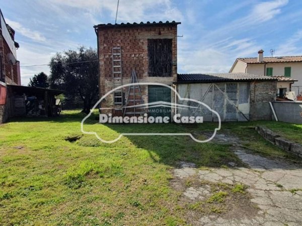 casale in vendita a Lucca in zona Centro Città