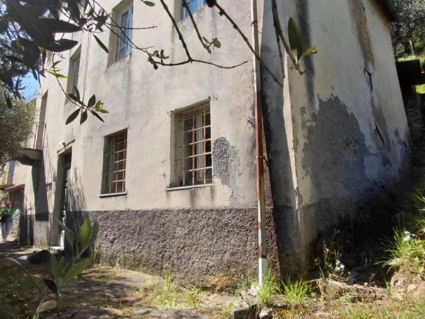 casa indipendente in vendita a Lucca in zona Mastiano