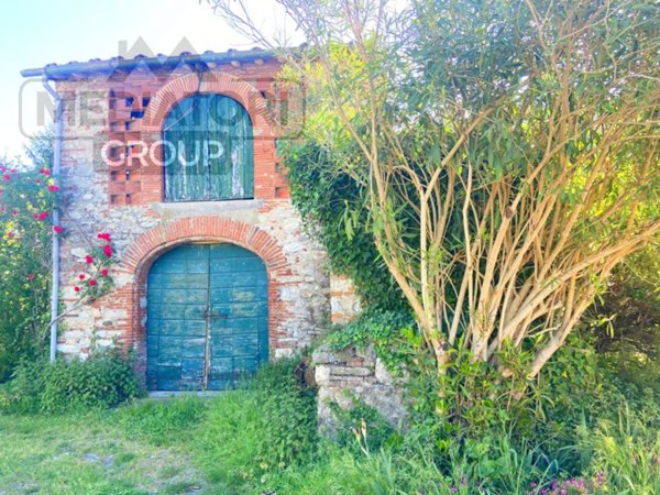 casa indipendente in vendita a Lucca in zona Ponte San Pietro