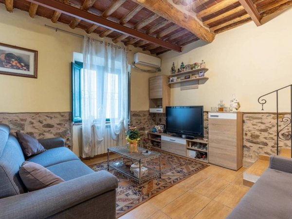 casa indipendente in vendita a Lucca in zona Pontetetto