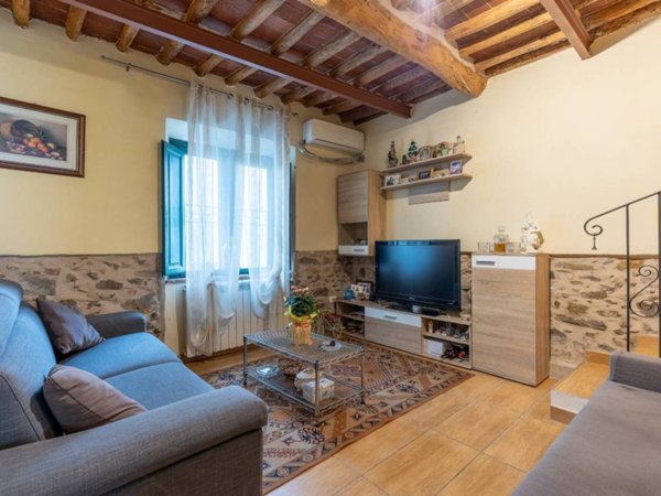 casa indipendente in vendita a Lucca in zona Pontetetto