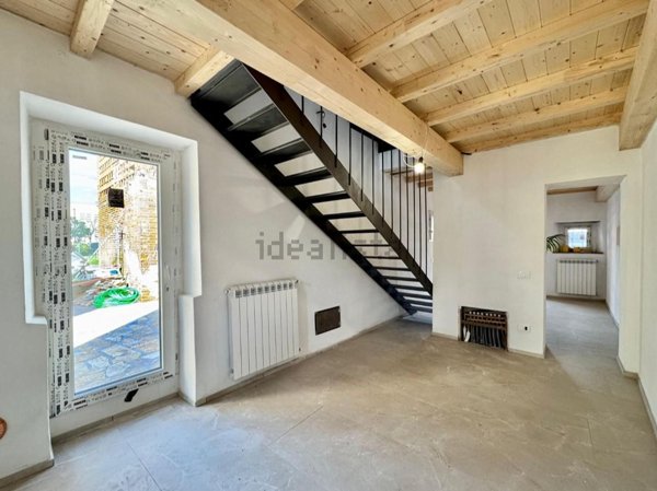 casa indipendente in vendita a Lucca in zona zona Arancio