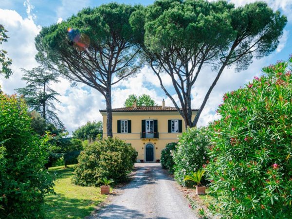 casa indipendente in vendita a Lucca in zona Carignano