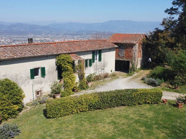 casa indipendente in vendita a Lucca in zona Centro Città