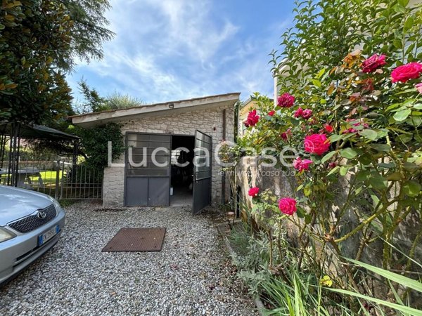 casa indipendente in vendita a Lucca in zona Centro Città