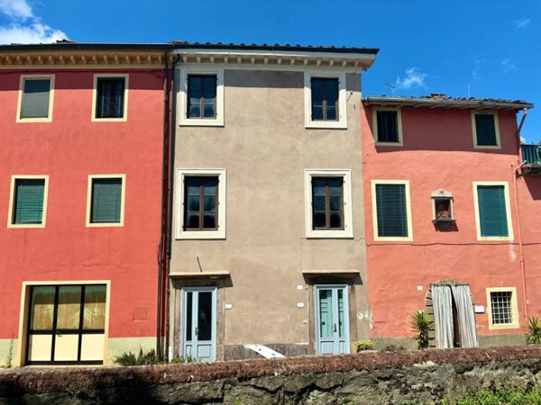 casa indipendente in vendita a Lucca in zona Ponte San Pietro