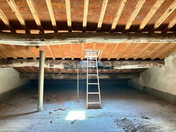 casa indipendente in vendita a Lucca in zona Ponte San Pietro