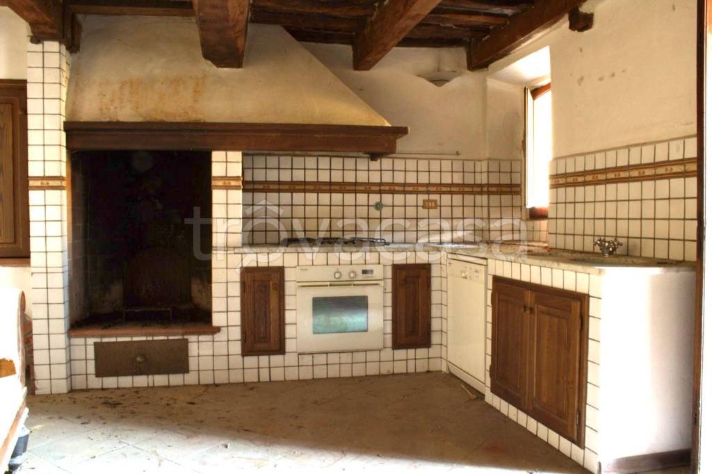 casa indipendente in vendita a Lucca in zona Ponte San Pietro