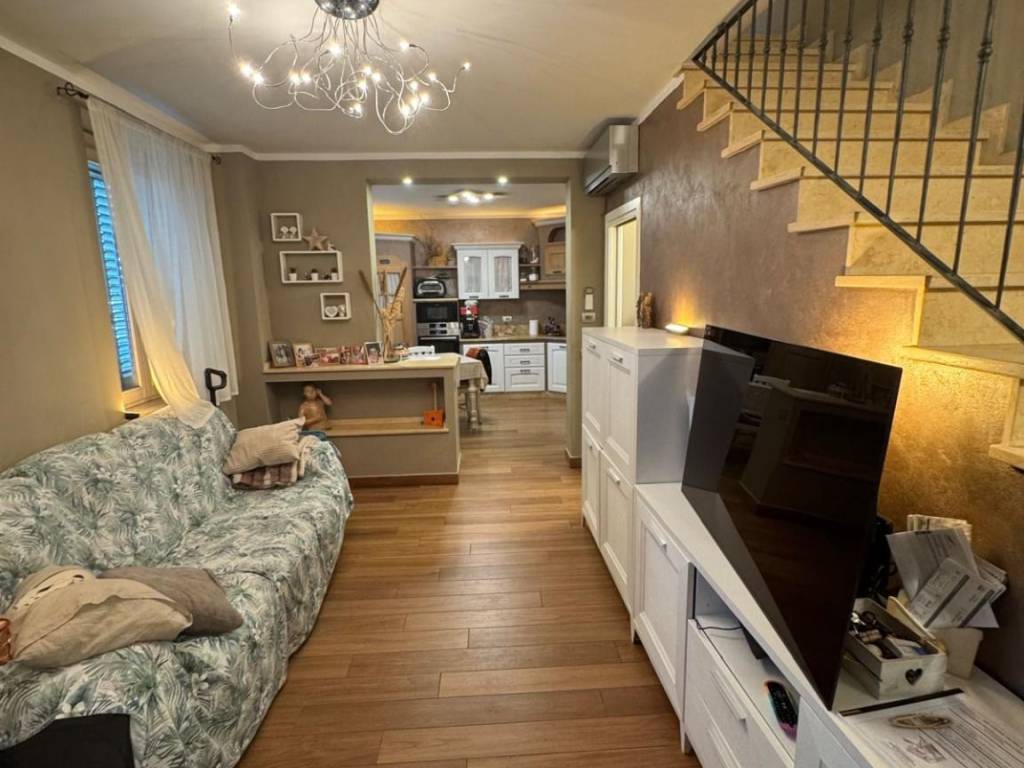 casa indipendente in vendita a Lucca in zona zona Antraccoli