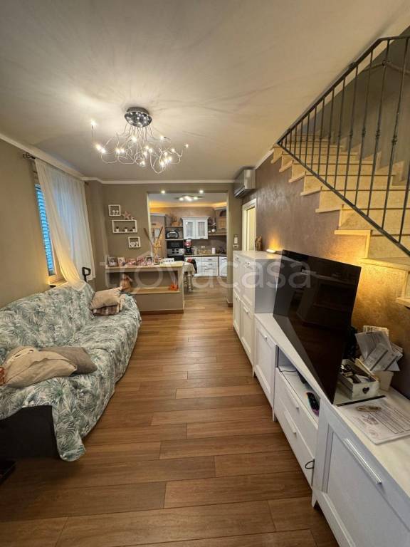 casa indipendente in vendita a Lucca in zona Picciorana