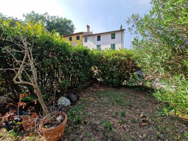 casa indipendente in vendita a Lucca in zona Mutigliano