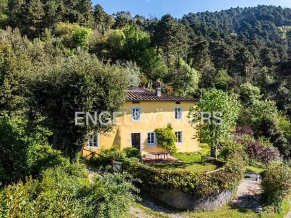 casa indipendente in vendita a Lucca in zona Ponte a Moriano