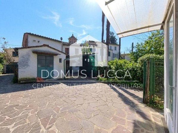casa indipendente in vendita a Lucca in zona San Cassiano a Vico