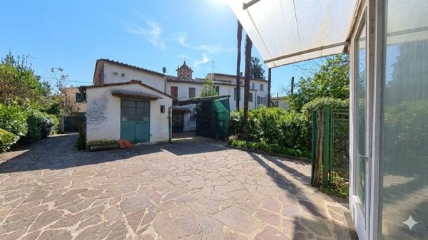 casa indipendente in vendita a Lucca in zona Centro Città