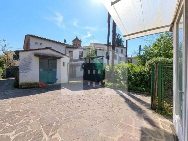 casa indipendente in vendita a Lucca in zona San Pietro a Vico