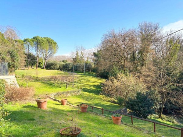casa indipendente in vendita a Lucca in zona Chiatri
