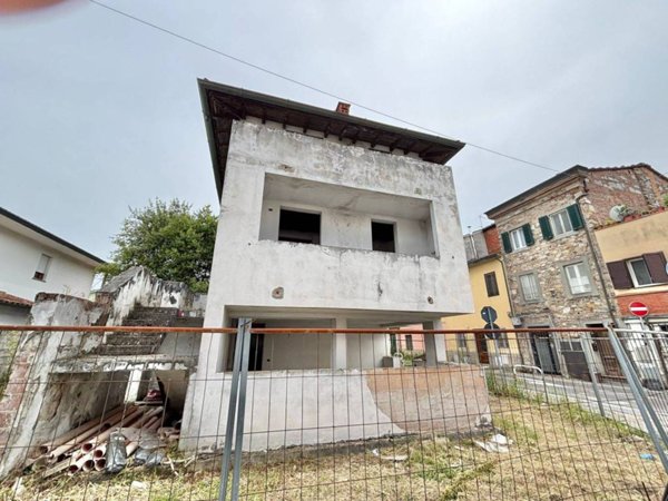 casa indipendente in vendita a Lucca in zona zona San Vito