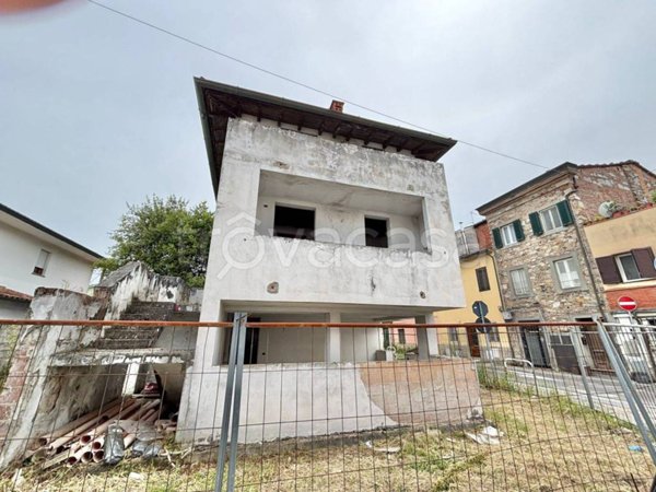 casa indipendente in vendita a Lucca in zona zona San Vito