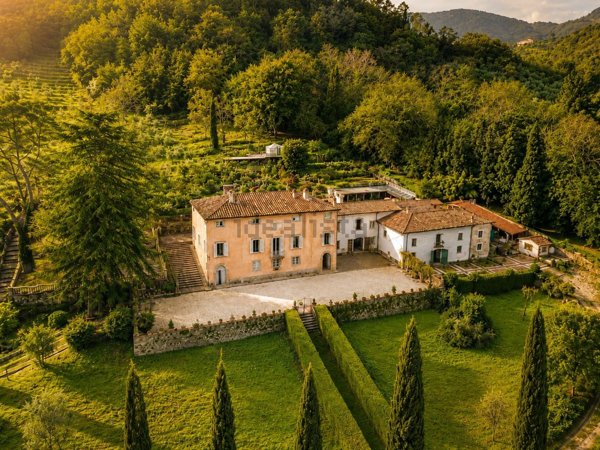 casa indipendente in vendita a Lucca in zona zona Sorbano