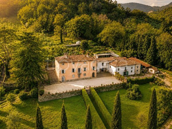 casa indipendente in vendita a Lucca in zona Pontetetto