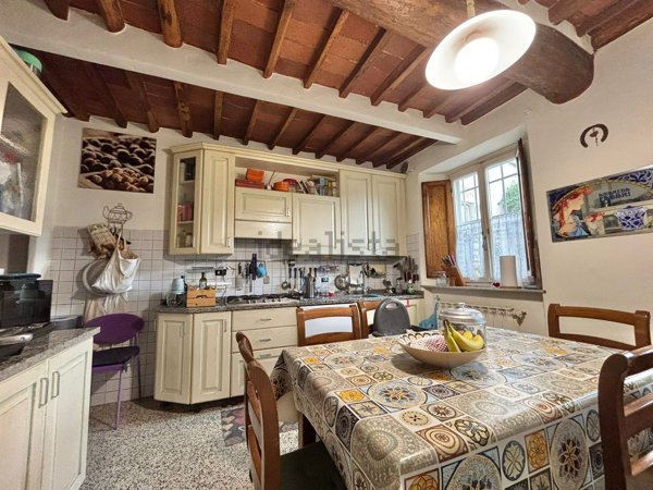 casa indipendente in vendita a Lucca in zona zona San Vito