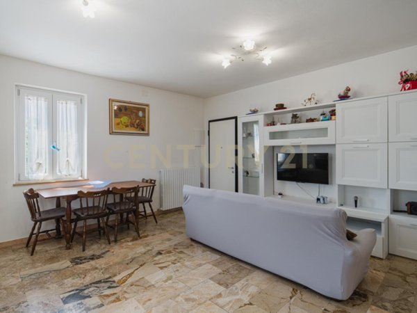 casa indipendente in vendita a Lucca in zona Centro Città