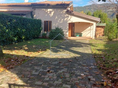 casa indipendente in vendita a Lucca in zona Centro Città