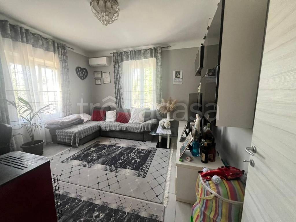 casa indipendente in vendita a Lucca in zona Ponte San Pietro