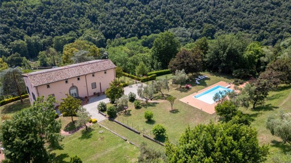 casa indipendente in vendita a Lucca