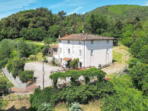 casa indipendente in vendita a Lucca in zona Maggiano