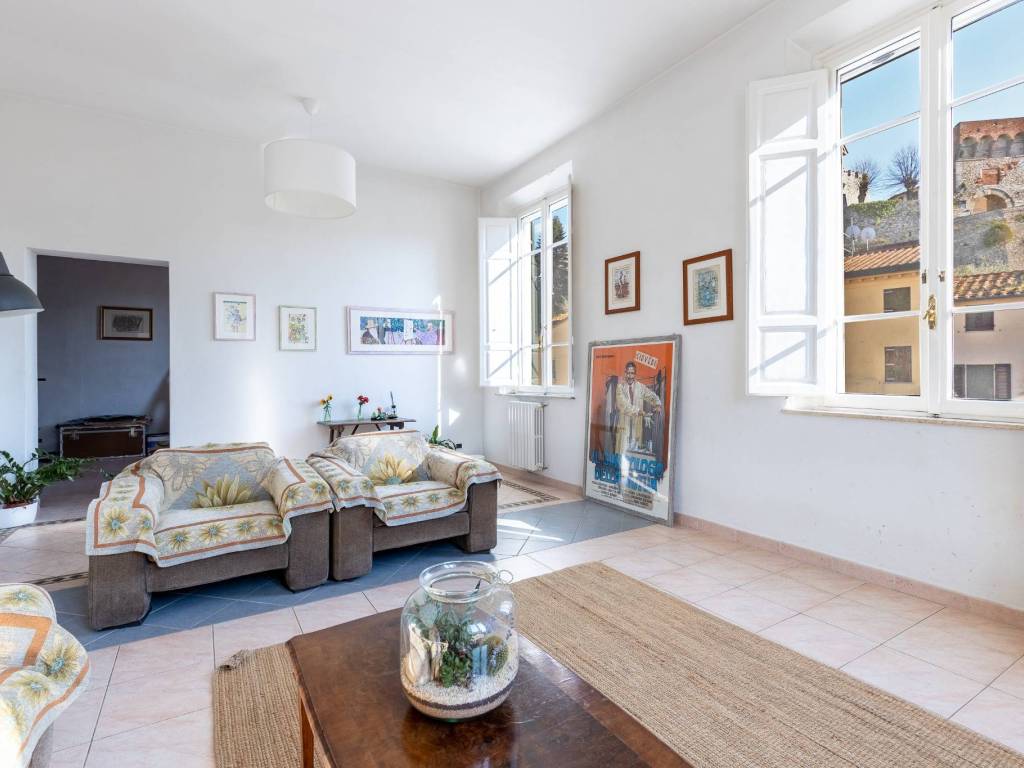 casa indipendente in vendita a Lucca in zona Balbano