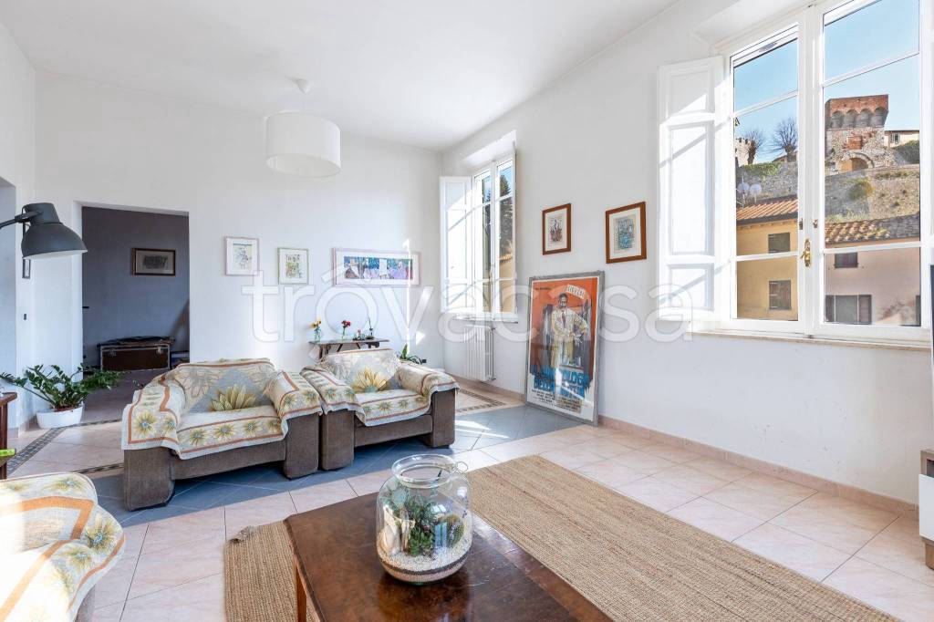 casa indipendente in vendita a Lucca in zona Nozzano