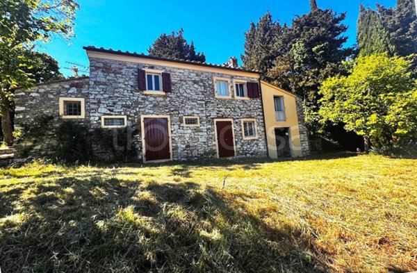 casa indipendente in vendita a Lucca in zona Aquilea