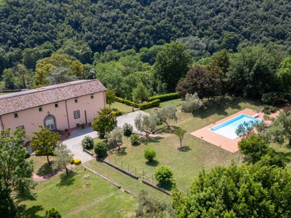 villa in vendita a Lucca in zona Centro Città