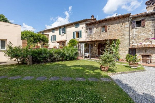casa indipendente in vendita a Lucca in zona Ponte a Moriano