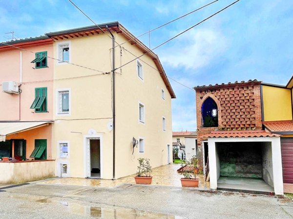 casa indipendente in vendita a Lucca in zona zona San Marco