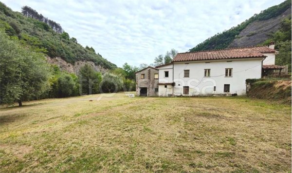 casa indipendente in vendita a Lucca in zona Ponte a Moriano