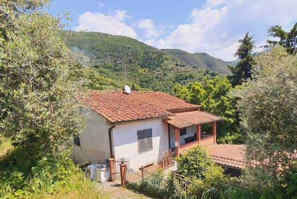 casa indipendente in vendita a Lucca in zona Sant'Ilario