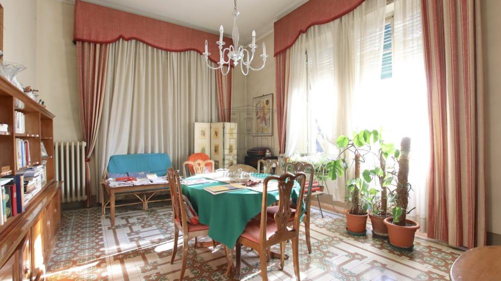 casa indipendente in vendita a Lucca in zona Centro Città
