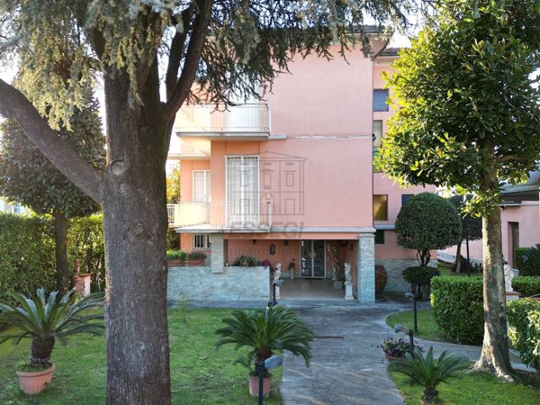 casa indipendente in vendita a Lucca in zona zona Sorbano
