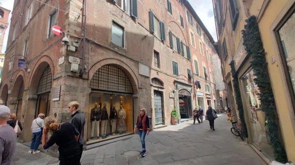 appartamento in vendita a Lucca in zona Centro Città