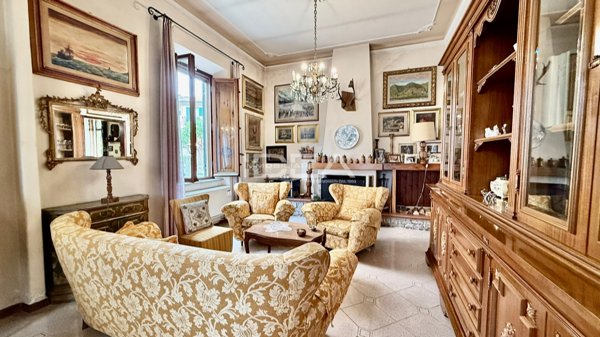 casa indipendente in vendita a Lucca in zona Centro Città