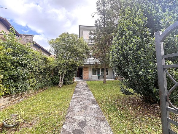 appartamento in vendita a Lucca in zona zona Arancio