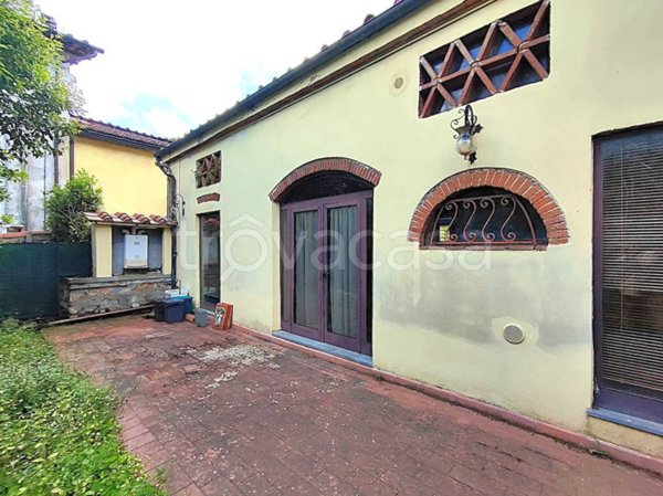 casa indipendente in vendita a Lucca in zona San Lorenzo a Vaccoli