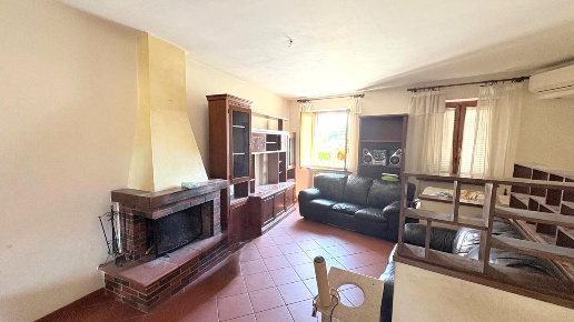 intera palazzina in vendita a Lucca in zona Montuolo