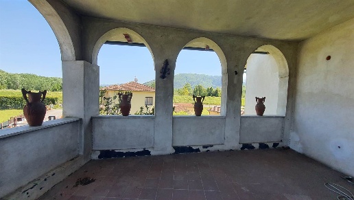 casa indipendente in vendita a Lucca in zona Nozzano