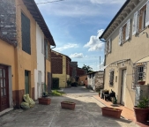 casa indipendente in vendita a Lucca in zona San Cassiano a Vico