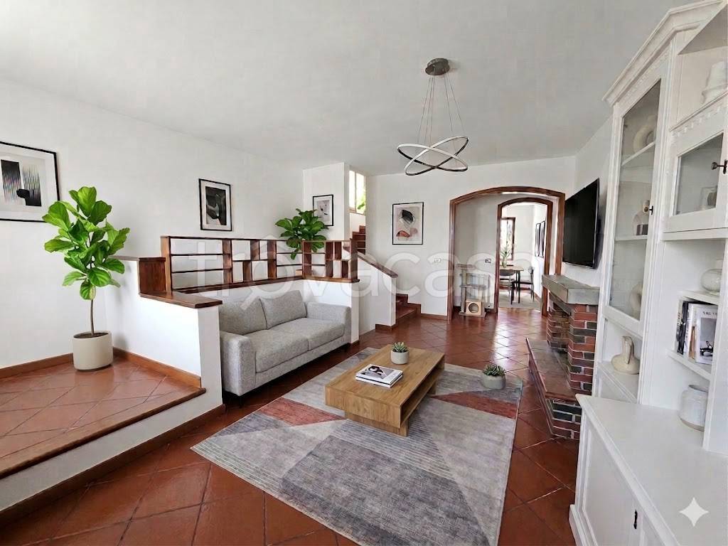 casa indipendente in vendita a Lucca in zona Montuolo