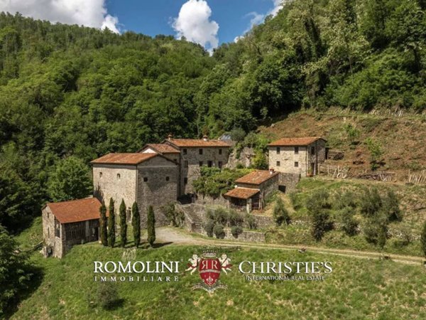 casa indipendente in vendita a Lucca in zona Centro Città