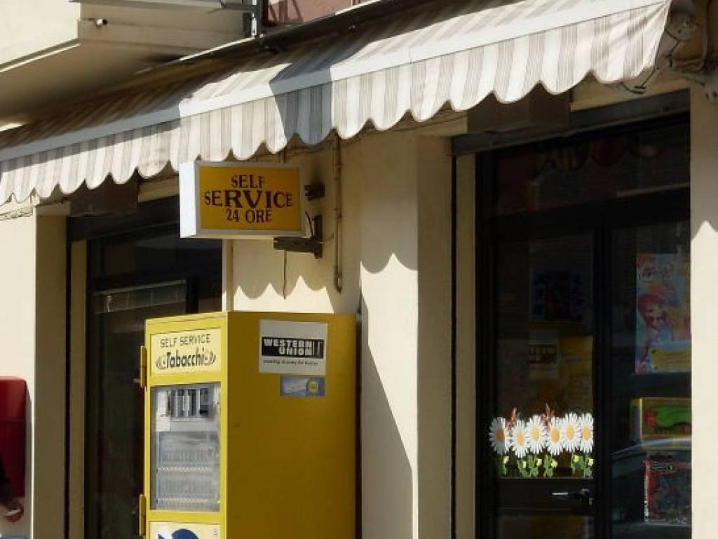 negozio in vendita a Lucca in zona Zona San Concordio